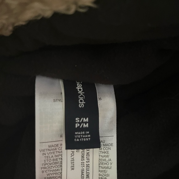 3 for $30. Gap matching hat and scarf - Picture 5 of 6